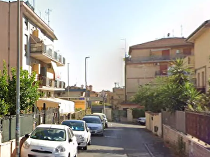 Immagine 3 di Garage in vendita  in Via Martino Rota a Roma