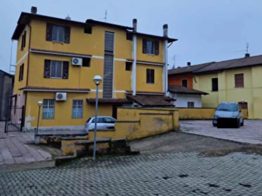 Immagine 2 di Negozio in vendita  in Via Giuseppe Mazzini  a Orio Litta