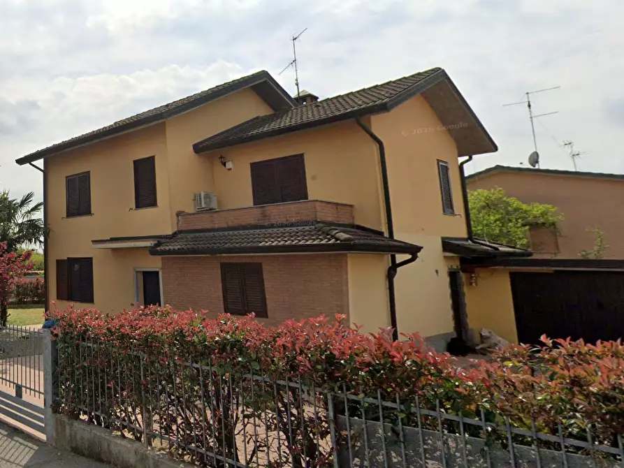 Immagine 1 di Villa in vendita  in Viale Madre Teresa di Calcutta a Caselle Lurani