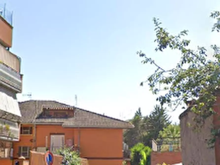 Immagine 3 di Appartamento in vendita  in Via dei Bonacolsi a Roma
