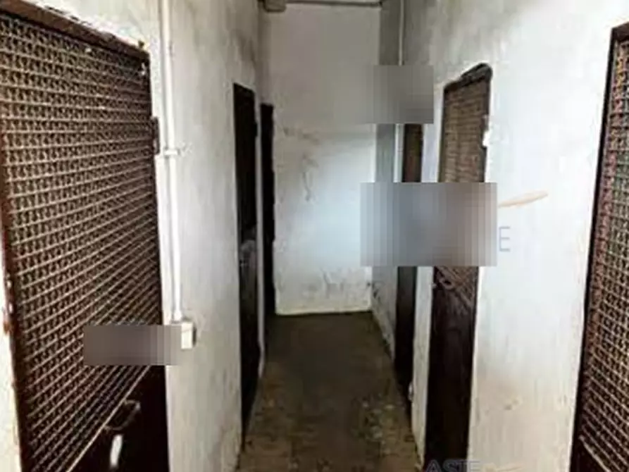 Immagine 2 di Magazzino in vendita  in Via dei Bonacolsi a Roma