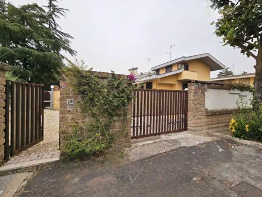 Immagine 4 di Porzione di casa in vendita  in Via Fratelli Maristi a Roma