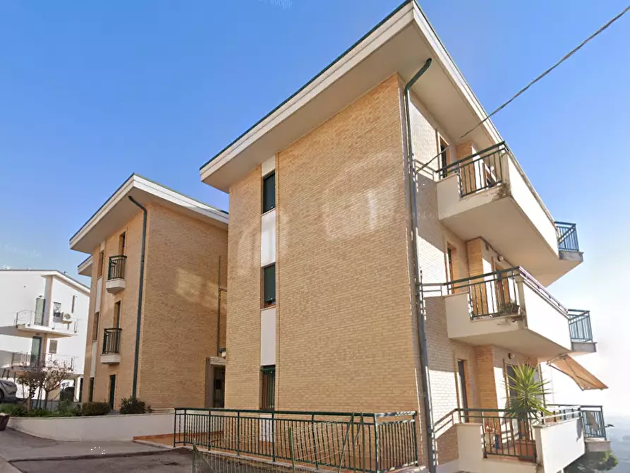 Immagine 2 di Appartamento in vendita  in Via Ugo Foscolo a Monte Urano