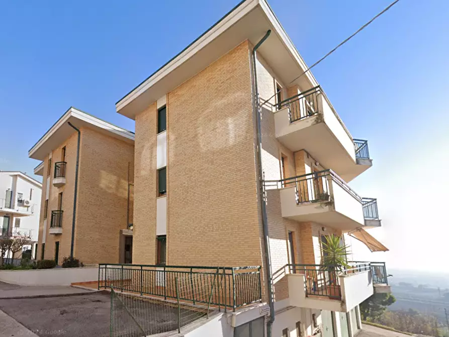 Immagine 4 di Appartamento in vendita  in Via Ugo Foscolo a Monte Urano