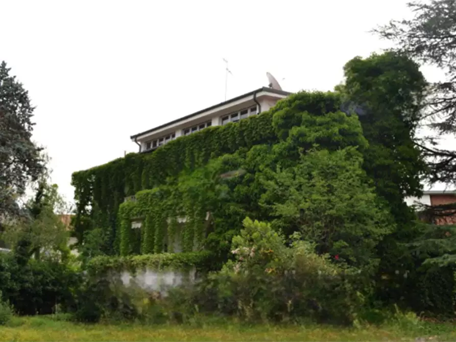 Immagine 2 di Villa in vendita  in Via Camagni a Asti