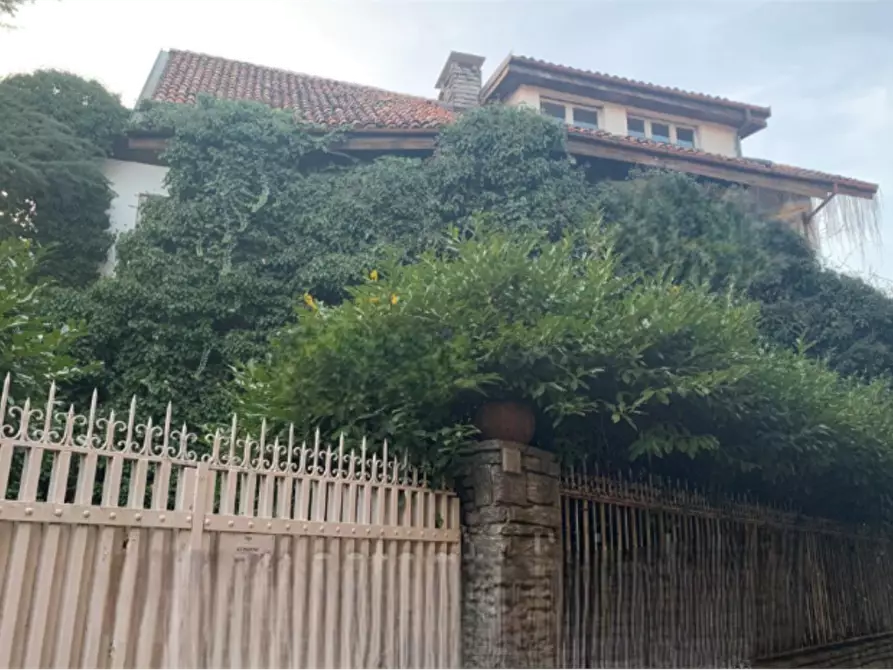 Immagine 1 di Villa in vendita  in Via Camagni a Asti