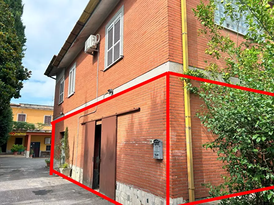 Immagine 2 di Negozio in vendita  in Piazza Centogocce a Lariano