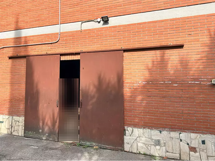 Immagine 1 di Negozio in vendita  in Piazza Centogocce a Lariano