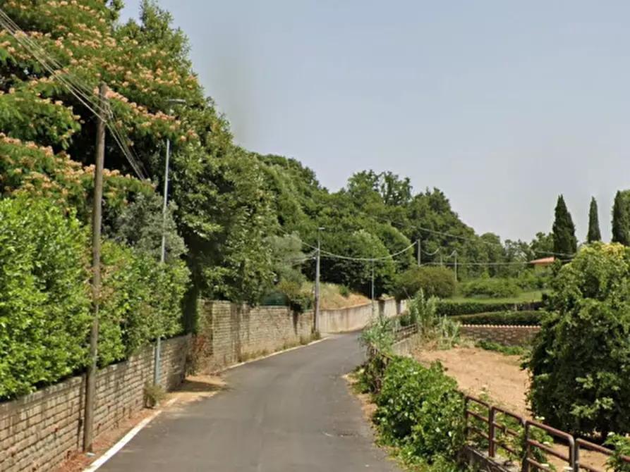 Immagine 5 di Negozio in vendita  in Piazza Centogocce a Lariano