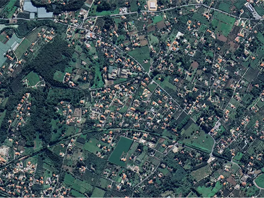 Immagine 7 di Negozio in vendita  in Piazza Centogocce a Lariano