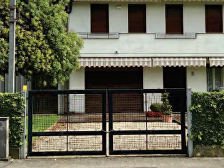 Immagine 1 di Porzione di casa in vendita  in  Via Roma  a Curtarolo