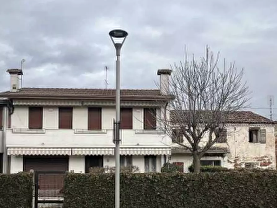 Immagine 2 di Porzione di casa in vendita  in  Via Roma  a Curtarolo