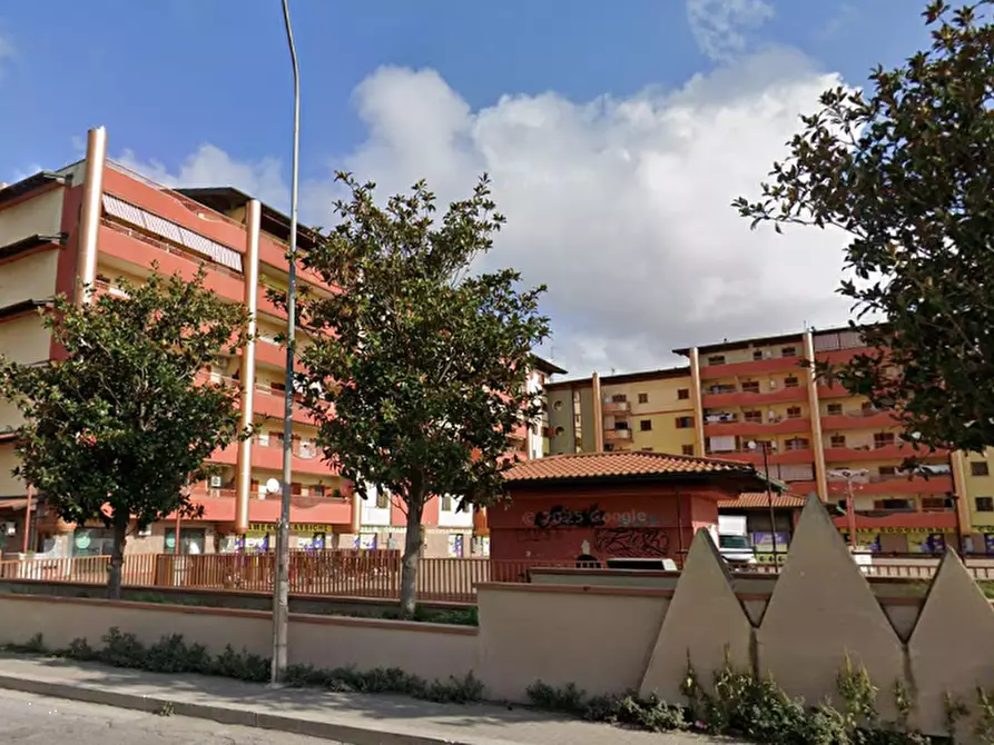 Immagine 2 di Negozio in vendita  in Via Naro a Pomezia