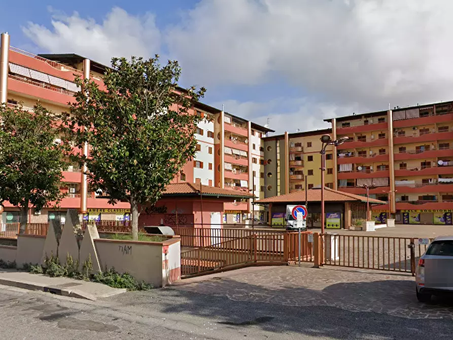 Immagine 5 di Negozio in vendita  in Via Naro a Pomezia