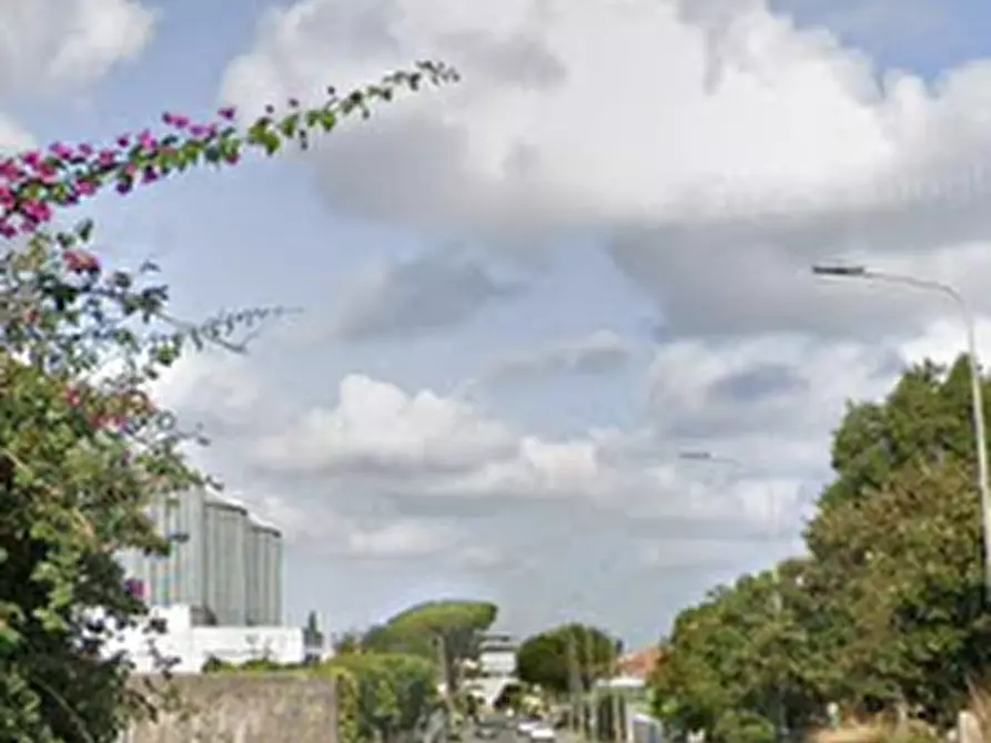 Immagine 8 di Negozio in vendita  in Via Naro a Pomezia