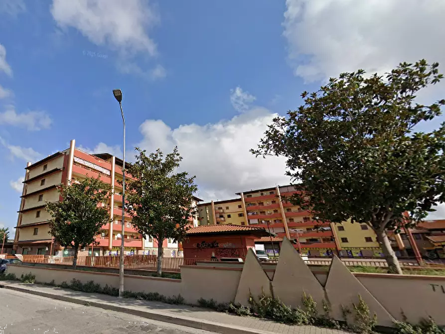 Immagine 12 di Negozio in vendita  in Via Naro a Pomezia