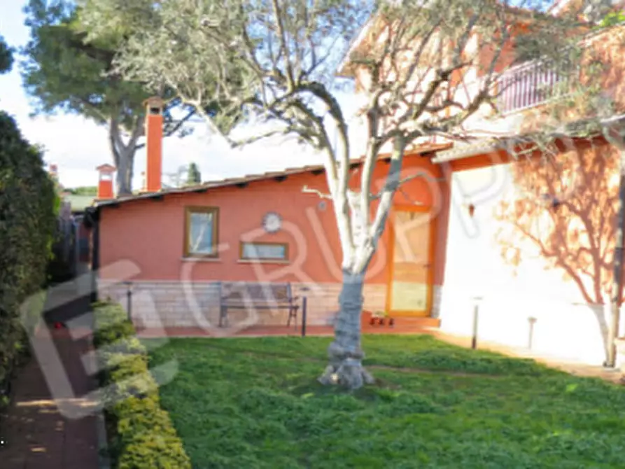 Immagine 1 di Villa in vendita  in Via dei Pesci a Ladispoli