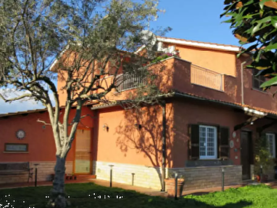 Immagine 2 di Villa in vendita  in Via dei Pesci a Ladispoli