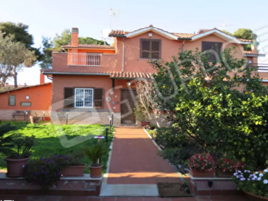 Immagine 4 di Villa in vendita  in Via dei Pesci a Ladispoli