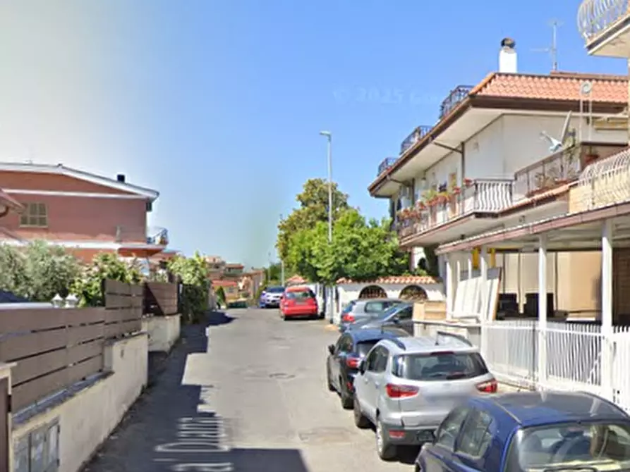 Immagine 15 di Appartamento in vendita  in Via Cefala' Diana a Roma