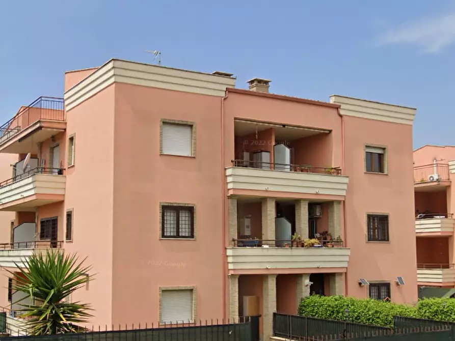 Immagine 3 di Appartamento in vendita  in Via Casalanguida a Roma