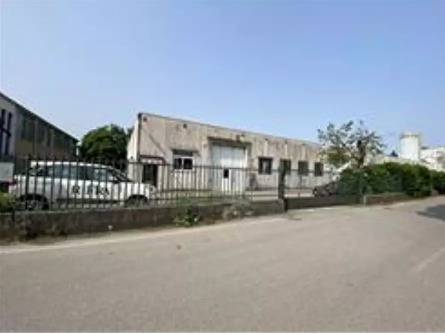 Immagine 1 di Capannone industriale in vendita  in Via Fratelli Cervi a Lesmo