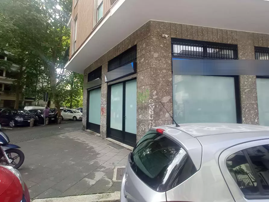 Immagine 2 di Negozio in vendita  in via Leonardo da Vinci a Sesto San Giovanni