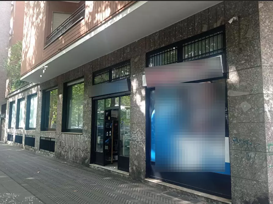 Immagine 3 di Negozio in vendita  in via Leonardo da Vinci a Sesto San Giovanni