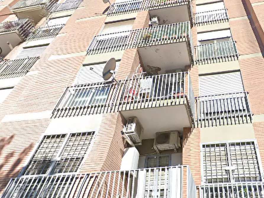Immagine 2 di Appartamento in vendita  in Via Greve a Roma