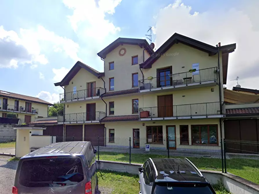 Immagine 2 di Negozio in vendita  in Via Tonale a Besnate