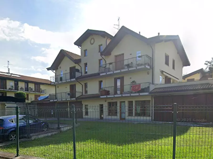 Immagine 3 di Negozio in vendita  in Via Tonale a Besnate