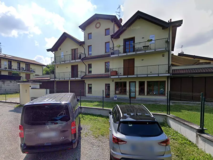 Immagine 4 di Negozio in vendita  in Via Tonale a Besnate