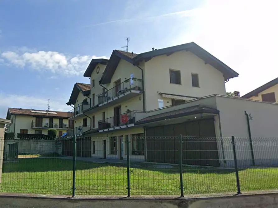 Immagine 5 di Negozio in vendita  in Via Tonale a Besnate