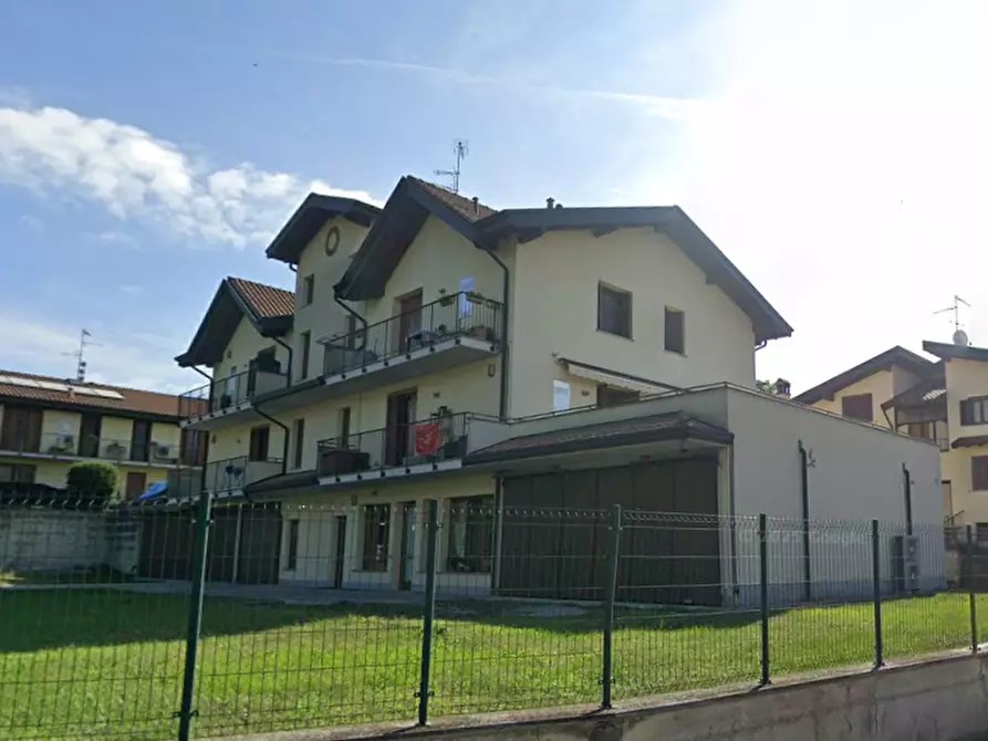 Immagine 6 di Negozio in vendita  in Via Tonale a Besnate