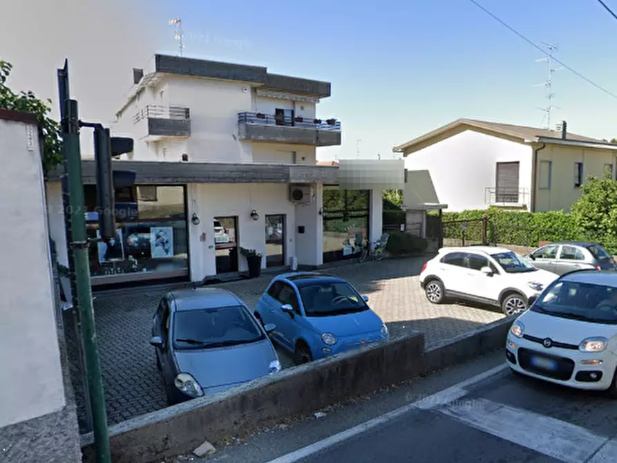 Immagine 4 di Negozio in vendita  in Via S. Gaetano a Besnate