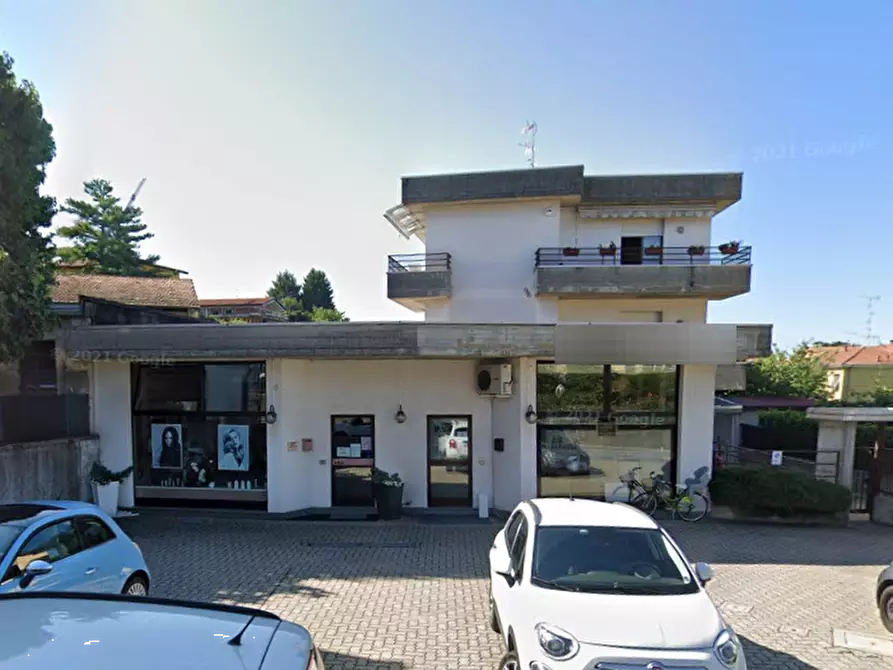 Immagine 5 di Negozio in vendita  in Via S. Gaetano a Besnate