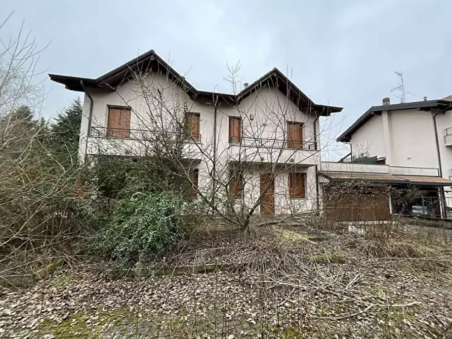 Immagine 2 di Villetta a schiera in vendita  in Via Alessandro Manzoni a Besnate