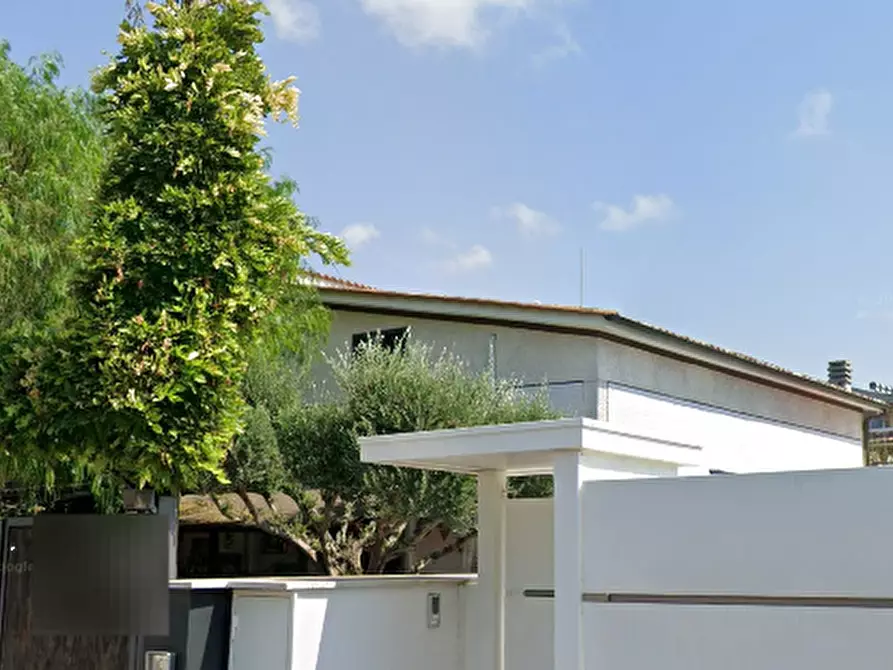 Immagine 1 di Villa in vendita  in Via Predoi a Roma