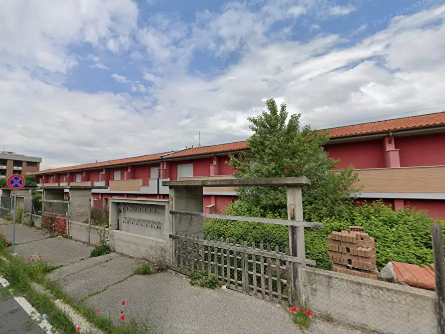 Immagine 1 di Villetta a schiera in vendita  in Via Carlo Cassola a Roma