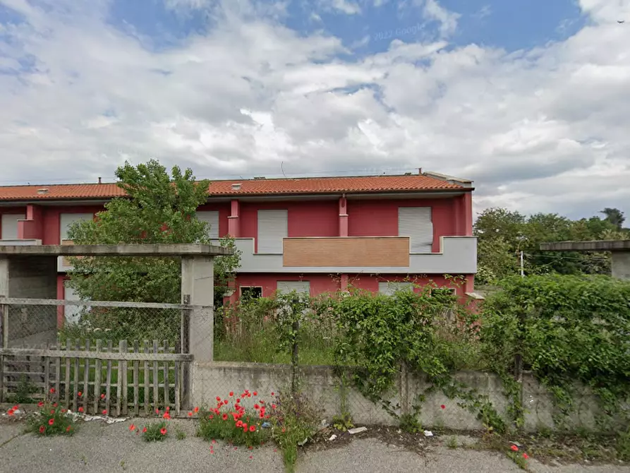 Immagine 3 di Villetta a schiera in vendita  in Via Carlo Cassola a Roma