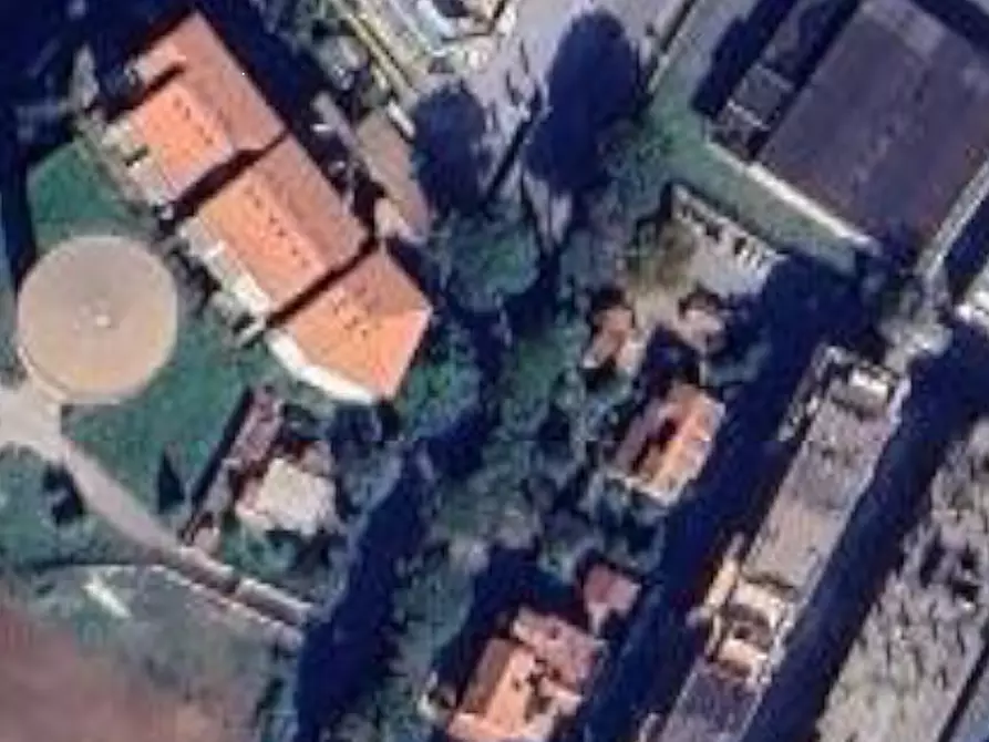 Immagine 5 di Garage in vendita  in Via Dei Castelli Romani a Pomezia