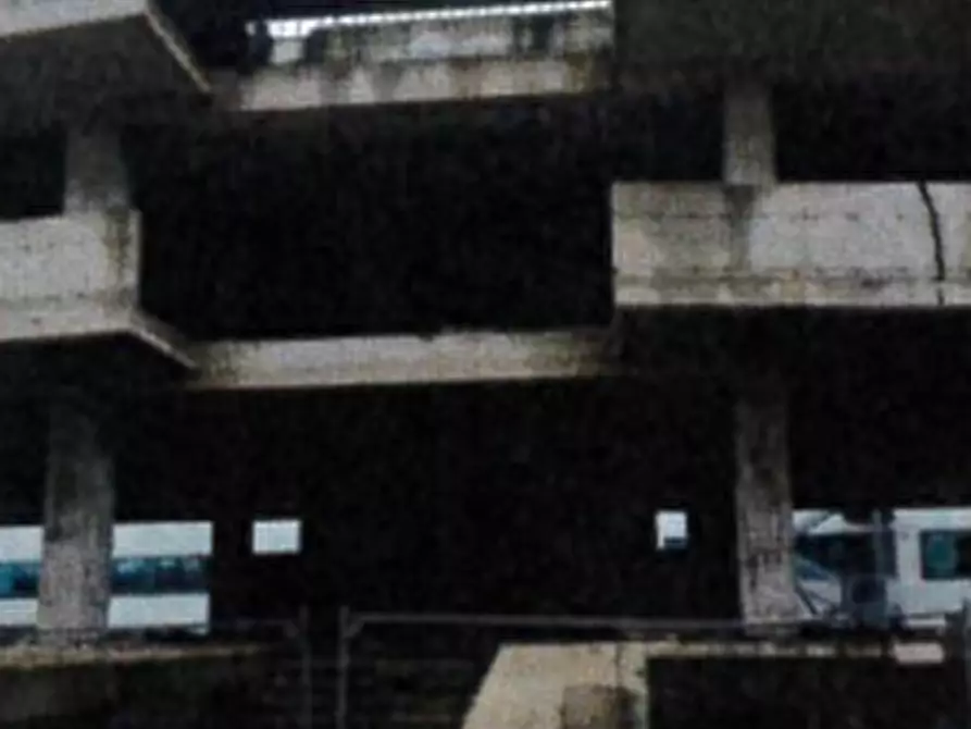 Immagine 2 di Stabile in vendita  in Via dei Castelli Romani a Pomezia