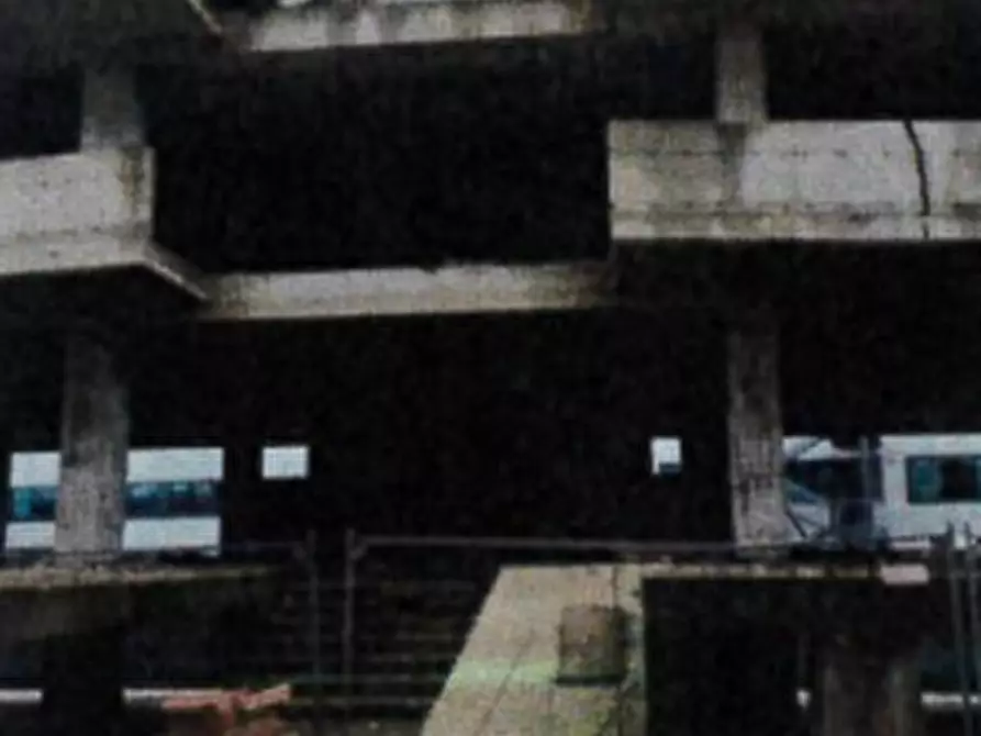 Immagine 3 di Stabile in vendita  in Via dei Castelli Romani a Pomezia