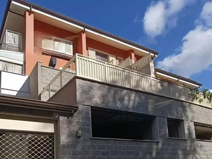 Immagine 2 di Appartamento in vendita  in Via dei Maffei a Roma