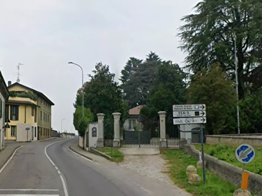 Immagine 14 di Negozio in vendita  in Via G. Garibaldi a Besana In Brianza