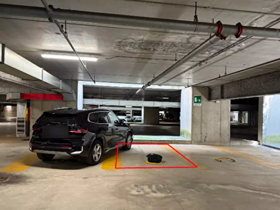 Immagine 2 di Posto auto in vendita  in Piazzale Guglielmo Marconi a Vimercate