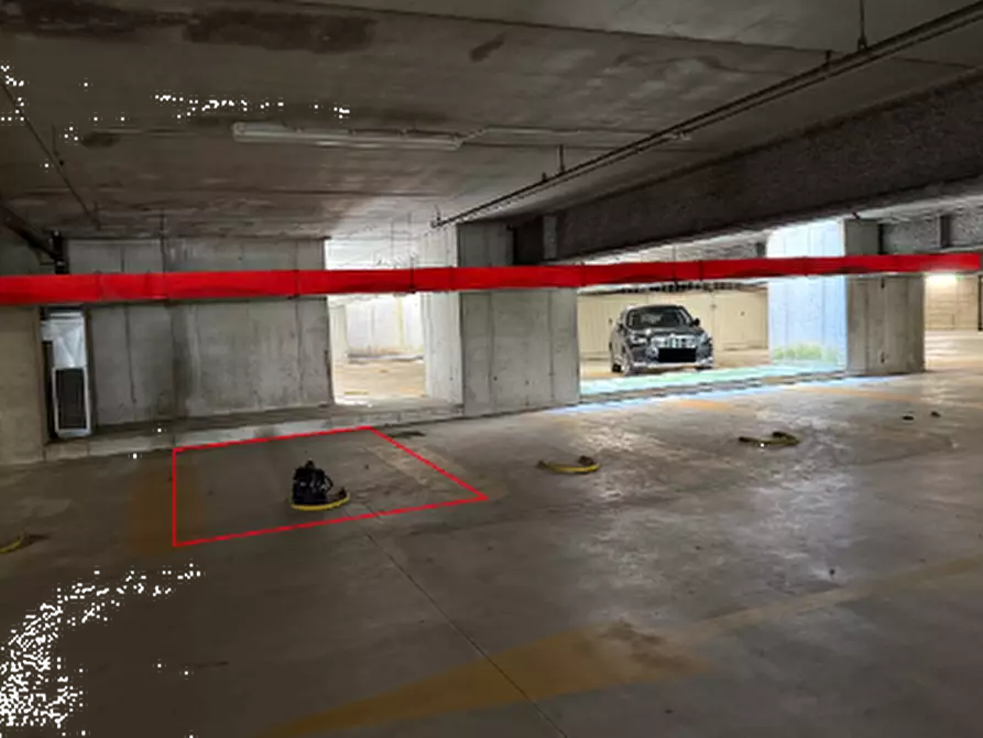 Immagine 2 di Posto auto in vendita  in Piazzale Guglielmo Marconi a Vimercate