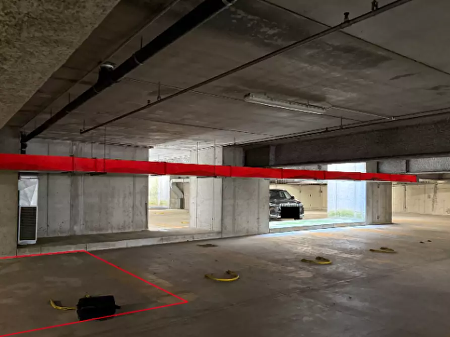 Immagine 1 di Posto auto in vendita  in Piazzale Guglielmo Marconi  a Vimercate