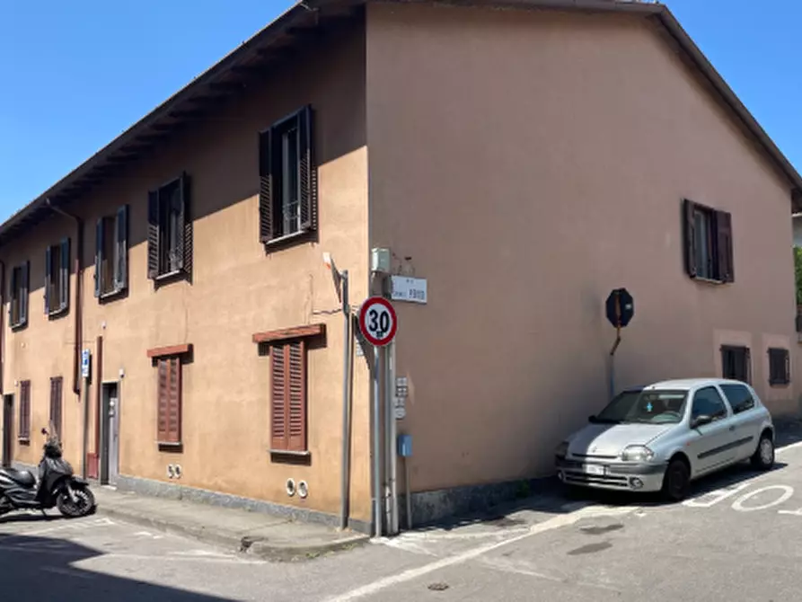 Immagine 2 di Ufficio in vendita  in Via IV Novembre a Besana In Brianza