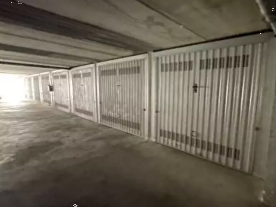 Immagine 1 di Garage in vendita  in Via San Francesco d'Assisi  a Giussano